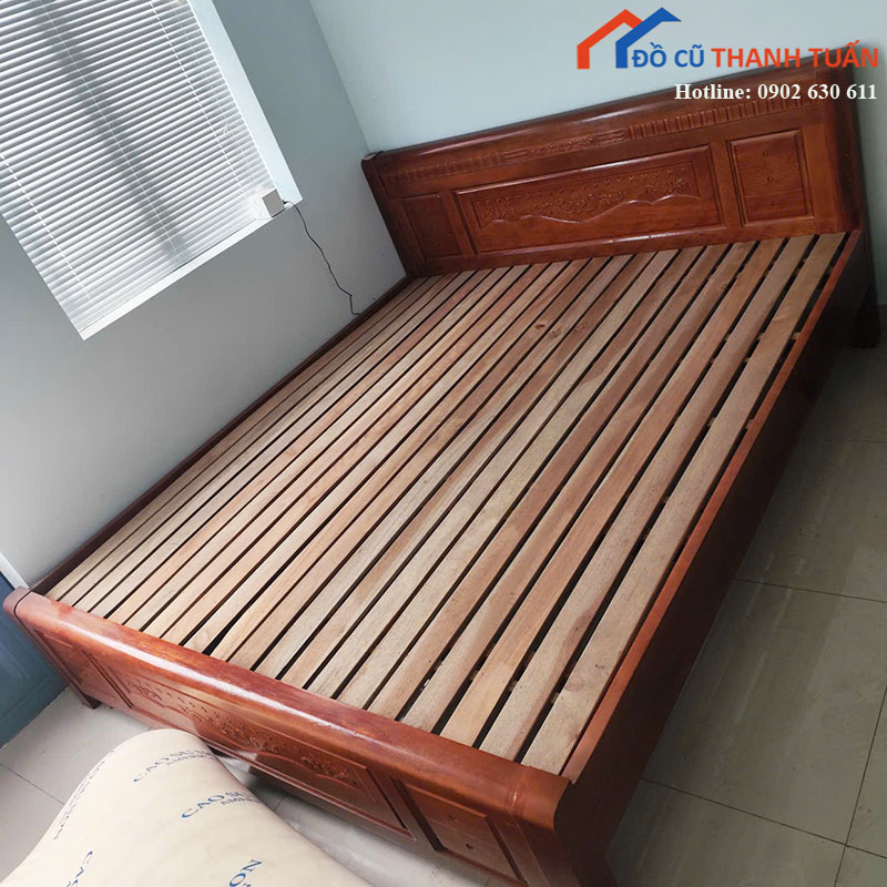 giuong-ngu-go-cu-1m8-co-dau-giuong-cham-hoa-van-2 Giường Ngủ Gỗ Cũ 1m8 Có Đầu Giường Chạm Hoa Văn