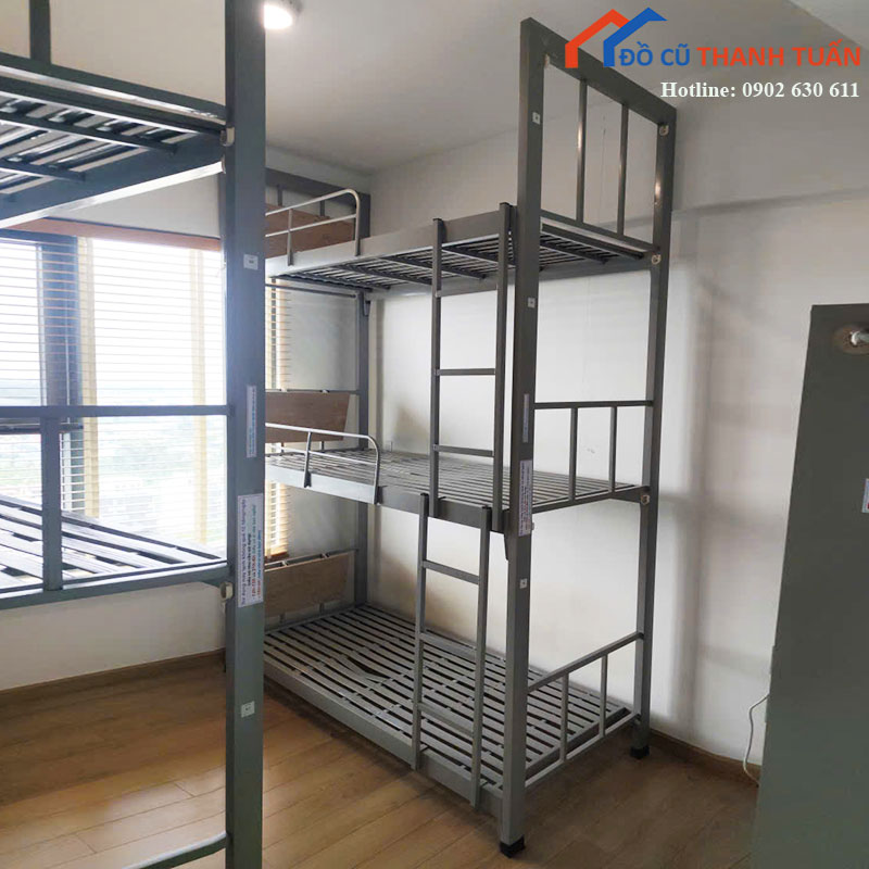 Giường Tầng Sắt Cũ 3 Tầng Có Thang Leo