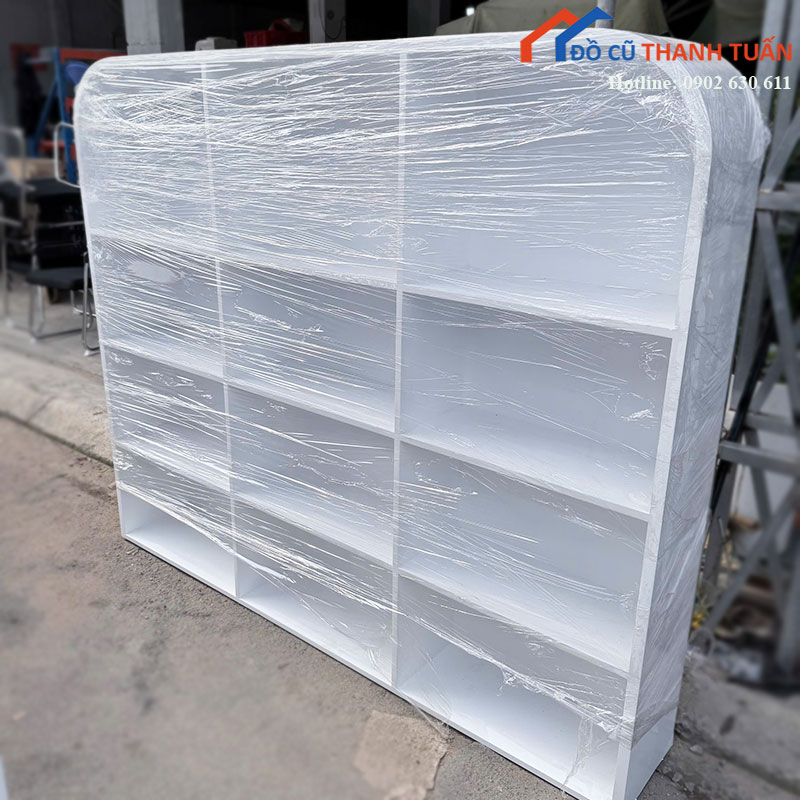 Kệ Trưng Bày Cũ 1m9 Màu Trắng Chia Nhiều Ô