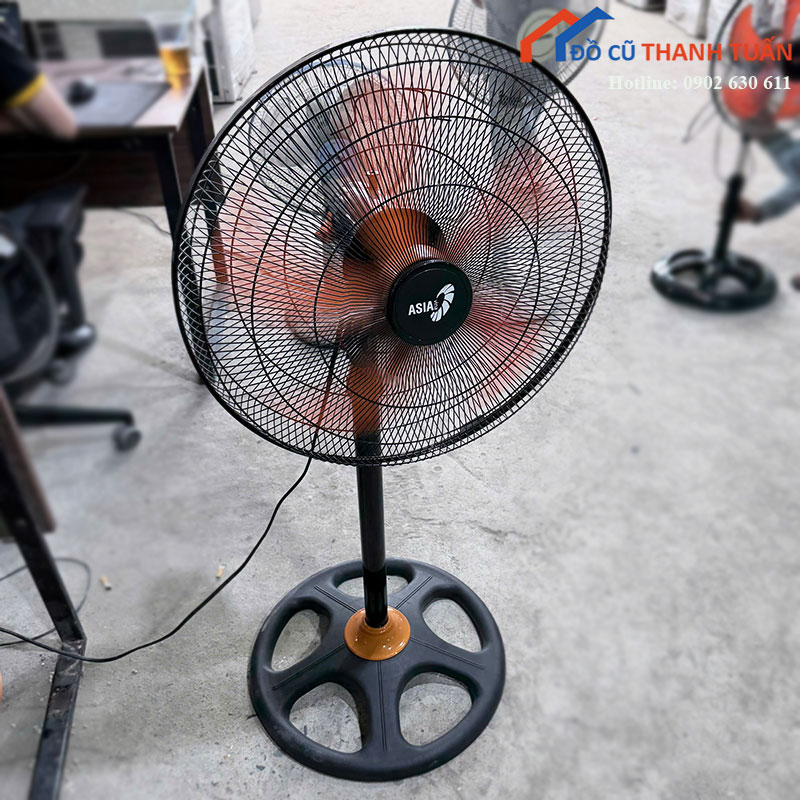 Quạt Đứng Asia Cũ Cánh Màu Cam Lồng Kim Loại