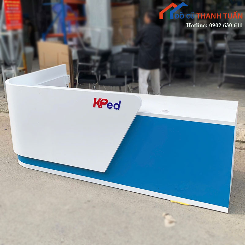 quay-le-tan-cu-2m3-goc-l-phoi-mau-xanh-trang-2 Quầy Lễ Tân Cũ 2m3 Góc L Phối Màu Xanh Trắng
