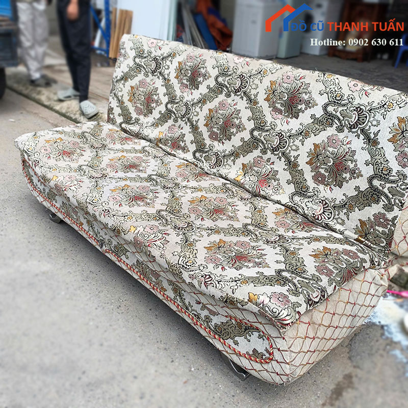 sofa-giuong-cu-boc-vai-hoa-van-gon-gang-1 Sofa Giường Cũ Bọc Vải Hoa Văn Gọn Gàng