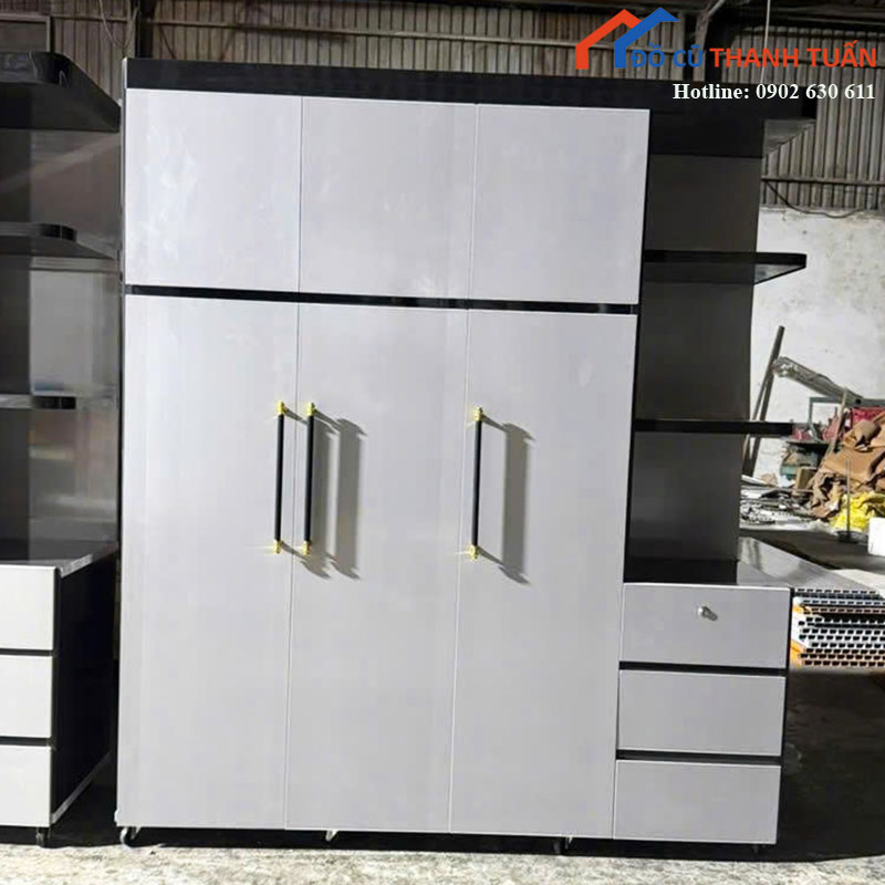 tu-quan-ao-nhua-3-canh-moi-99-kem-ke-va-hoc-keo (7) Tủ Quần Áo Nhựa 3 Cánh Mới 99% Kèm Kệ Và Hộc Kéo