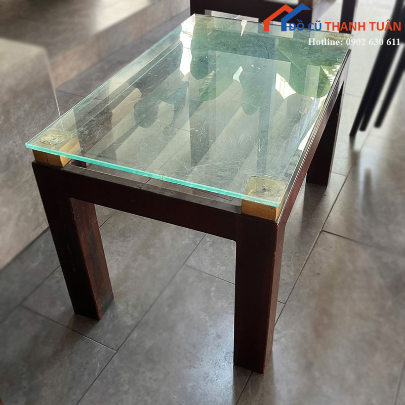 Bàn Cafe Cũ Mặt Kính Trong Suốt Chân Gỗ Màu Nâu Đậm