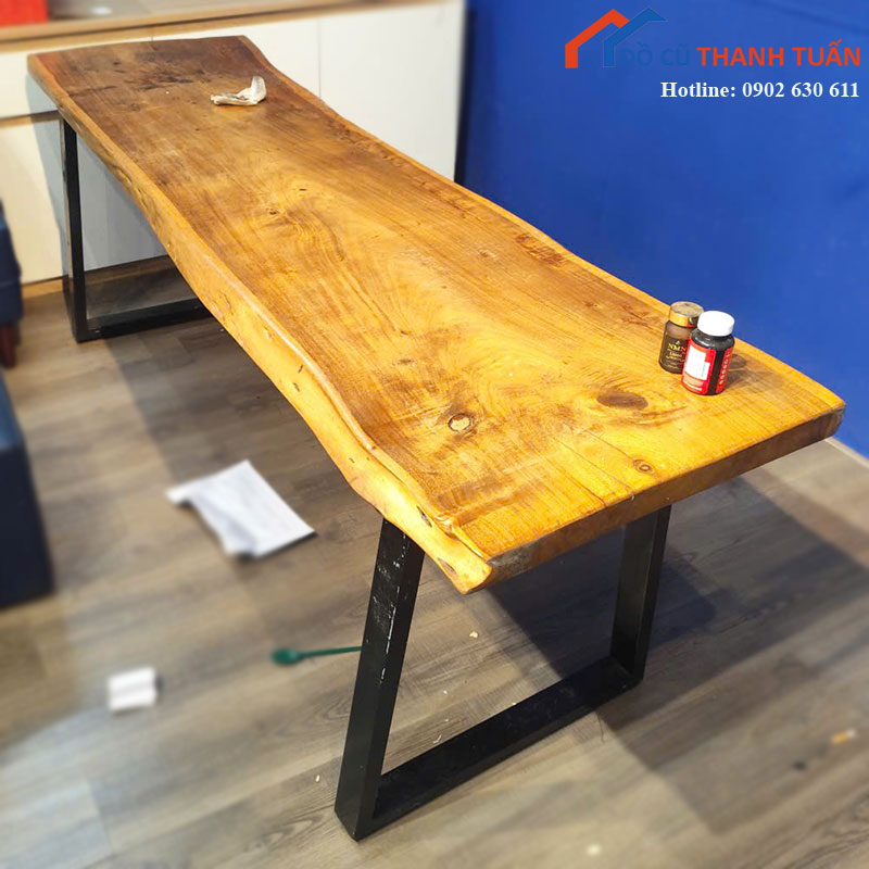 Bàn Cafe Gỗ Tự Nhiên Chân Sắt Hộp Mới 90%