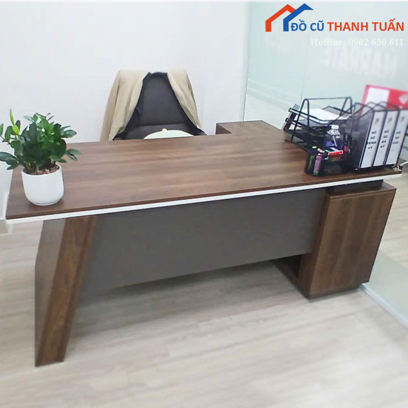 ban-giam-doc-cu-go-cong-nghiep-mau-nau-co-hoc-tu-3 Bàn Giám Đốc Cũ Gỗ Công Nghiệp Màu Nâu Có Hộc Tủ