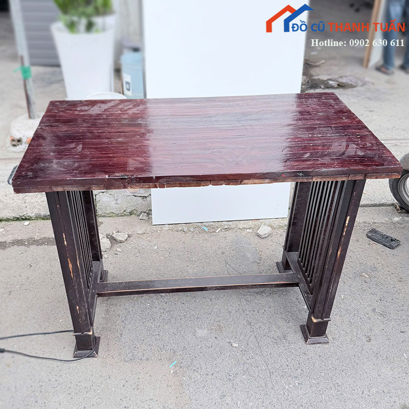 ban-go-lam-viec-phong-cach-co-dien-cu-2 Bàn Gỗ Làm Việc Phong Cách Cổ Điển Cũ