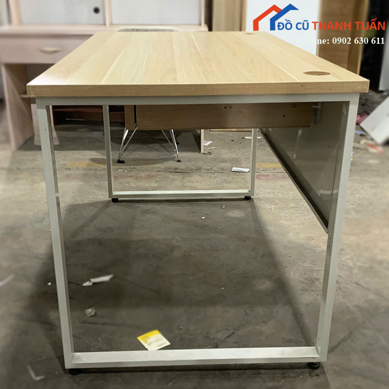 ban-lam-viec-cu-1m2-chan-sat-mat-go-mau-van-sang-2 Bàn Làm Việc Cũ 1m2 Chân Sắt Mặt Gỗ Màu Vân Sáng