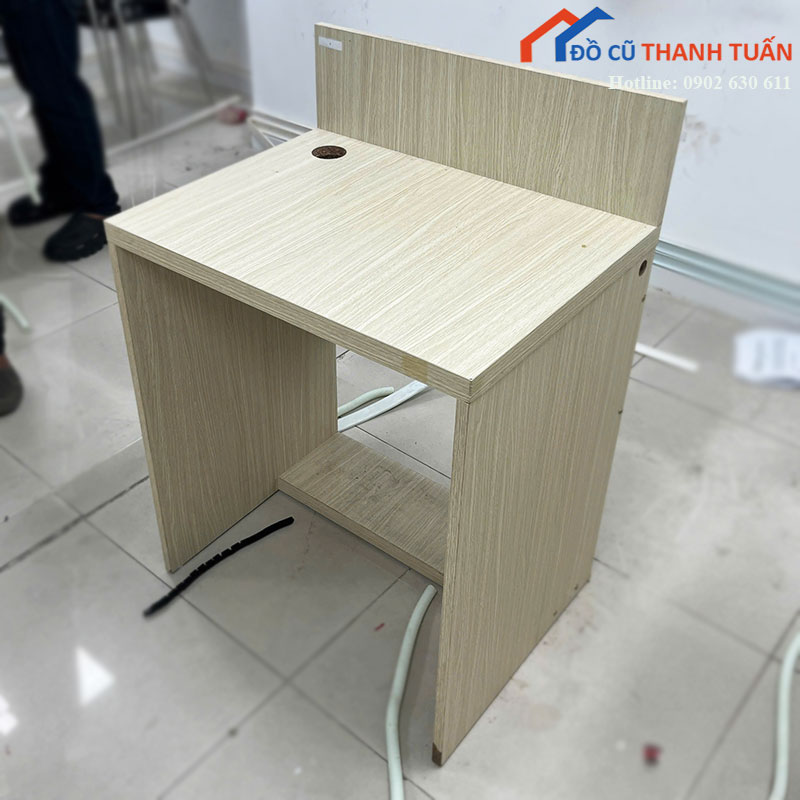 ban-lam-viec-cu-go-cong-nghiep-mau-soi-co-vach-4 Bàn Làm Việc Cũ Gỗ Công Nghiệp Màu Sồi Có Vách