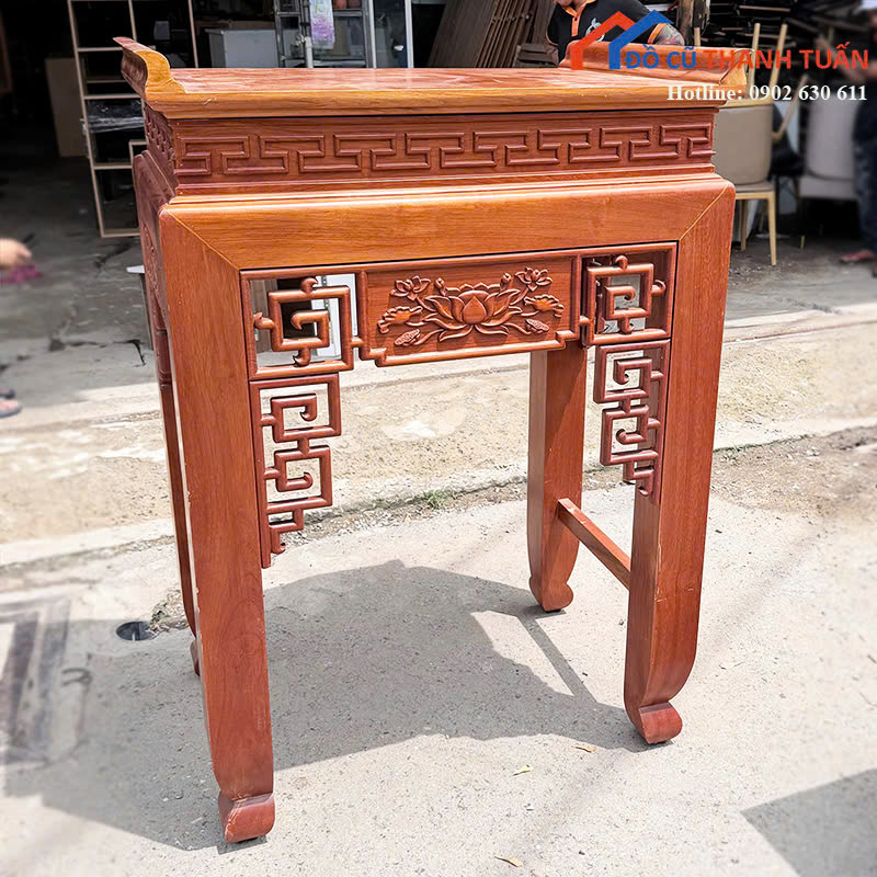 ban-tho-gia-tien-go-go-do-cu-cham-hoa-sen-1 Bàn Thờ Gia Tiên Gỗ Gõ Đỏ Cũ Chạm Hoa Sen