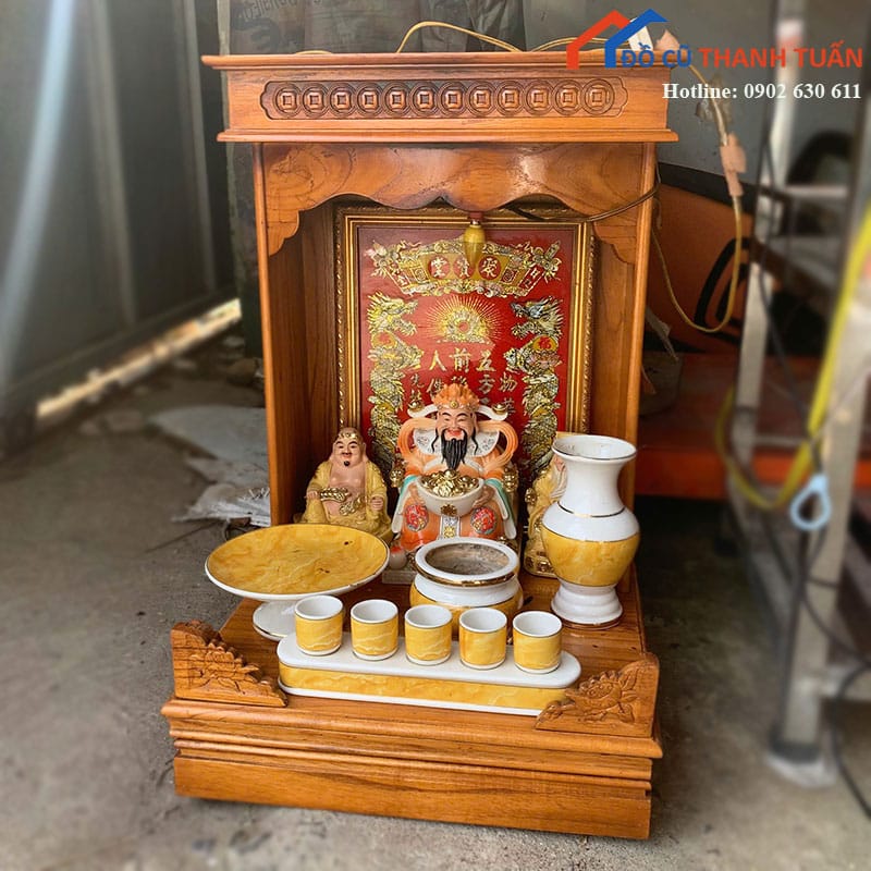 ban-tho-than-tai-cu-bang-go-mau-vang-nau-cham-khac-dep-2 Bàn Thờ Thần Tài Cũ Bằng Gỗ Màu Vàng Nâu Chạm Khắc Đẹp