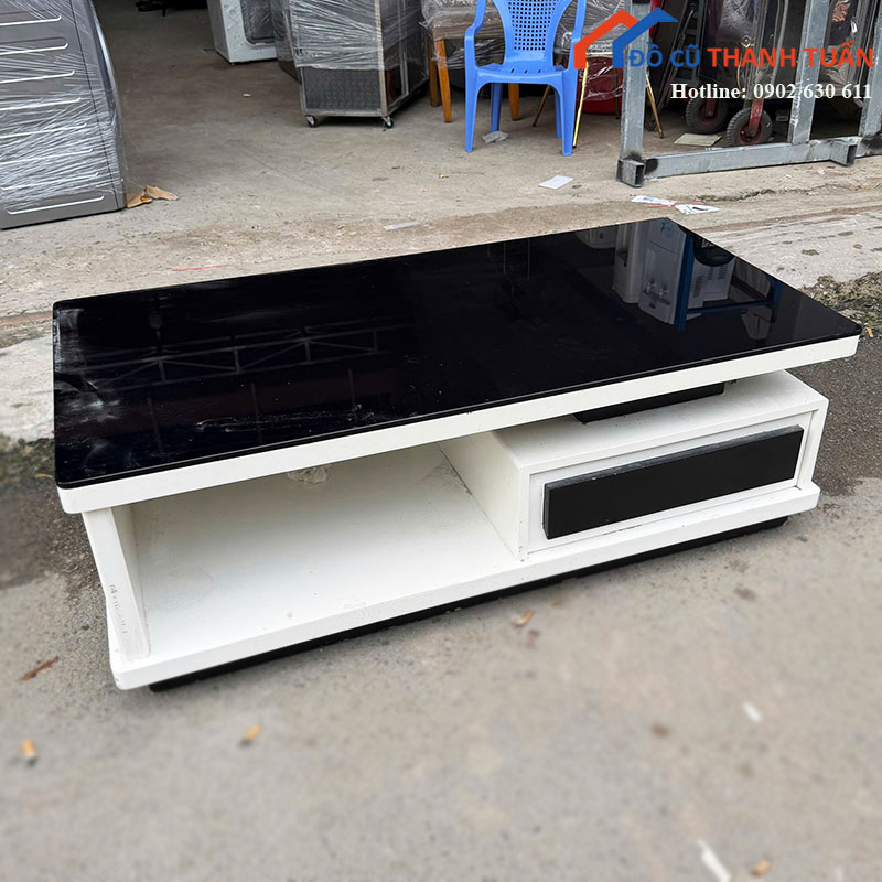 ban-tra-sofa-den-trang-mat-kinh-cu-1 Bàn Trà Sofa Đen Trắng Mặt Kính Cũ