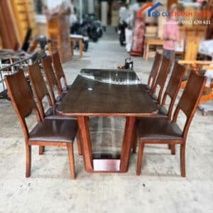Bộ Bàn Ăn Gỗ Mới 99% Mặt Kính Đen Kèm 8 Ghế Đệm Da