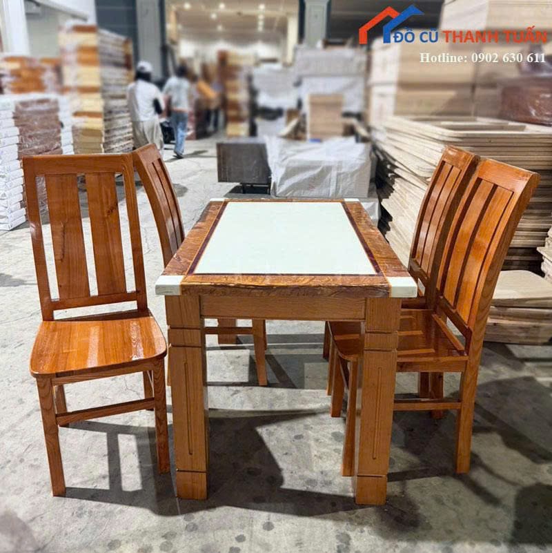 Bộ Bàn Ăn Gỗ Mới 99% Mặt Trắng Kèm 4 Ghế Tựa Lưng Cao