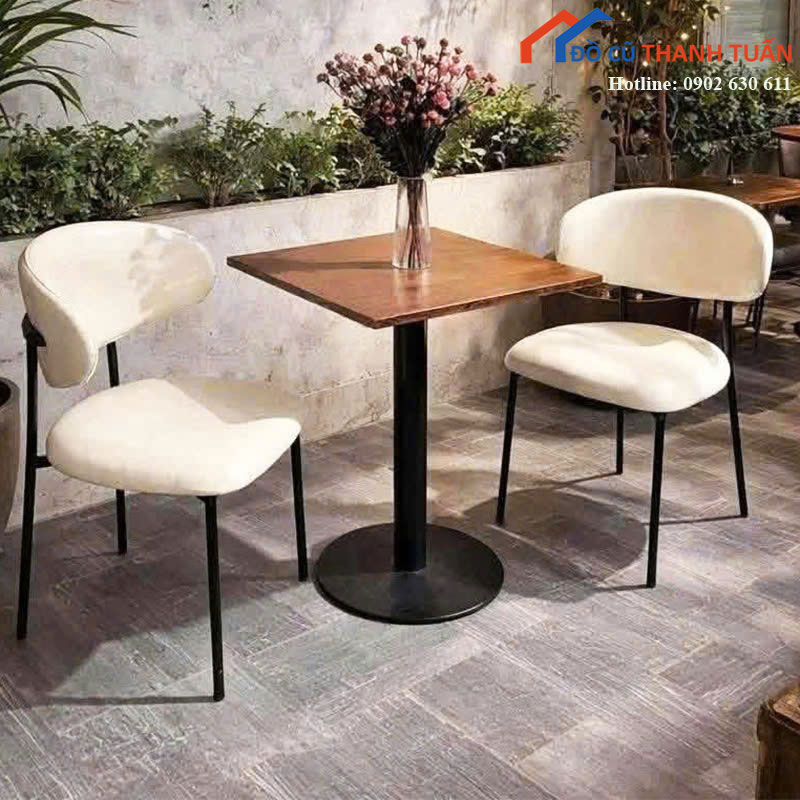 Bộ Bàn Ghế Cafe Bọc Nệm Tựa Cong Mới 99%