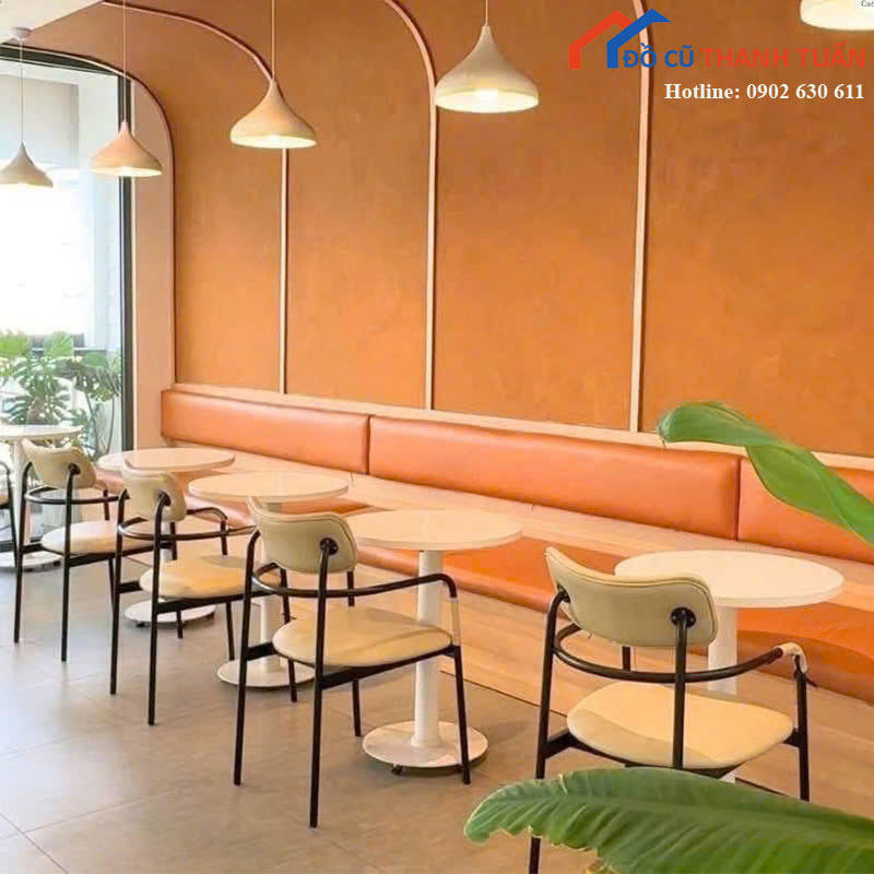 Bộ Bàn Ghế Cafe Có Ghế Băng Bọc Nệm Mới 99%