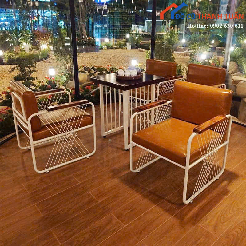Bộ Bàn Ghế Cafe Khung Sắt Bọc Nệm Mới 99%