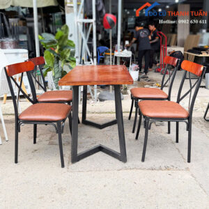 Bộ Bàn Ghế Cafe Mới 99% Mặt Gỗ Thông Chân Sắt