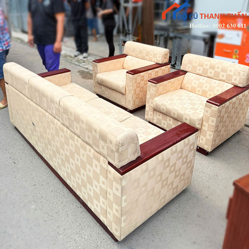 bo-sofa-phong-khach-boc-vai-hoa-tiet-caro-cu-3 Bộ Sofa Phòng Khách Bọc Vải Họa Tiết Caro Cũ