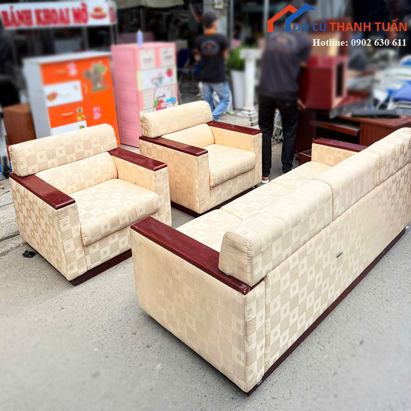 bo-sofa-phong-khach-boc-vai-hoa-tiet-caro-cu-4 Bộ Sofa Phòng Khách Bọc Vải Họa Tiết Caro Cũ
