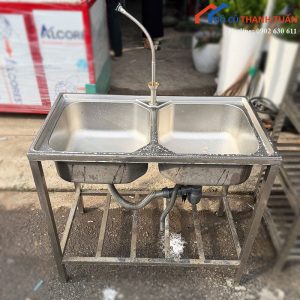 Chậu Rửa Chén Inox 2 Hộc Cũ Có Kệ Dưới
