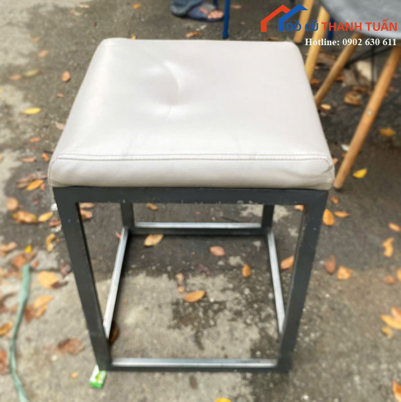 ghe-don-sat-mat-boc-da-cu-3 Ghế Đôn Sắt Mặt Bọc Da Cũ