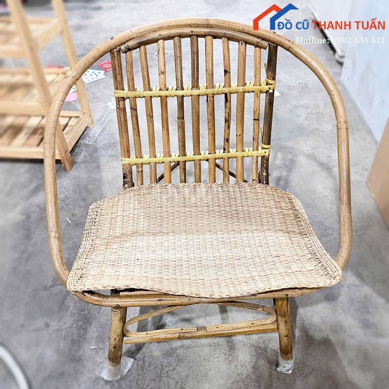 Ghế Mây Tre Cũ Tựa Lưng Cong Kiểu Dáng Mộc Mạc