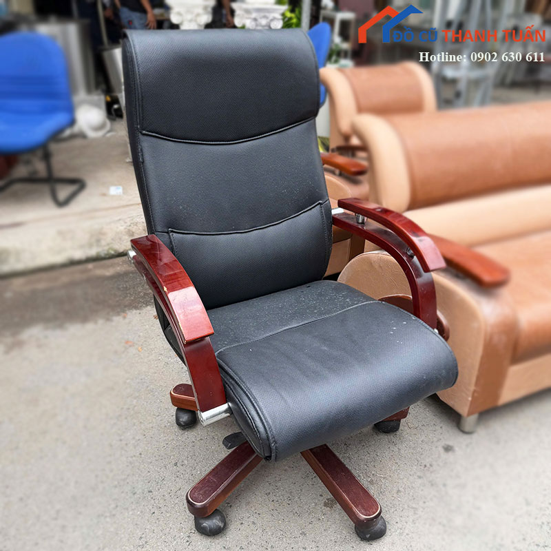 ghe-truong-phong-boc-da-tay-go-moi-90-1 Ghế Trưởng Phòng Bọc Da Tay Gỗ Mới 90%