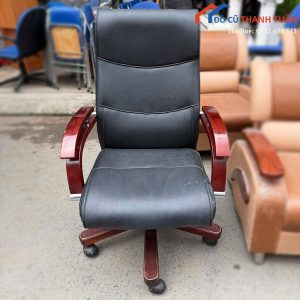 Ghế Trưởng Phòng Bọc Da Tay Gỗ Mới 90%