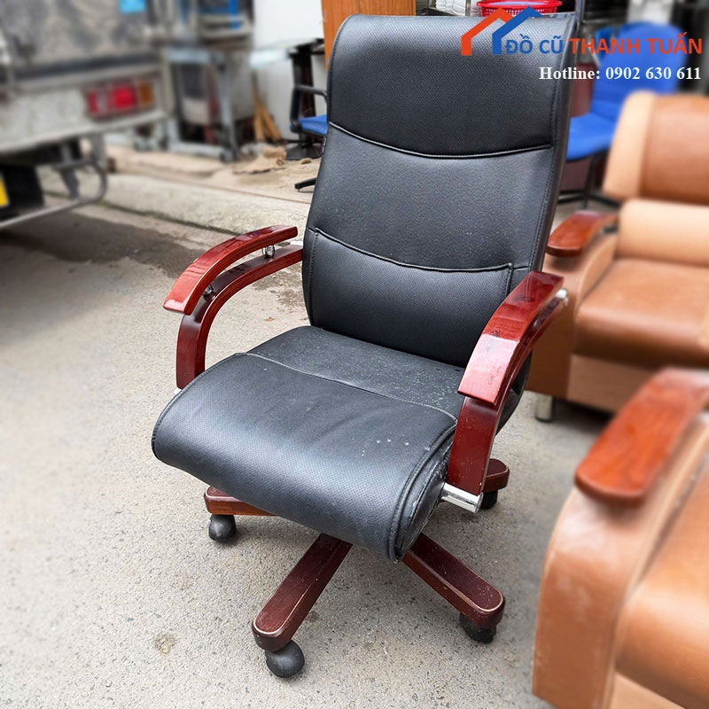 ghe-truong-phong-boc-da-tay-go-moi-90-3 Ghế Trưởng Phòng Bọc Da Tay Gỗ Mới 90%