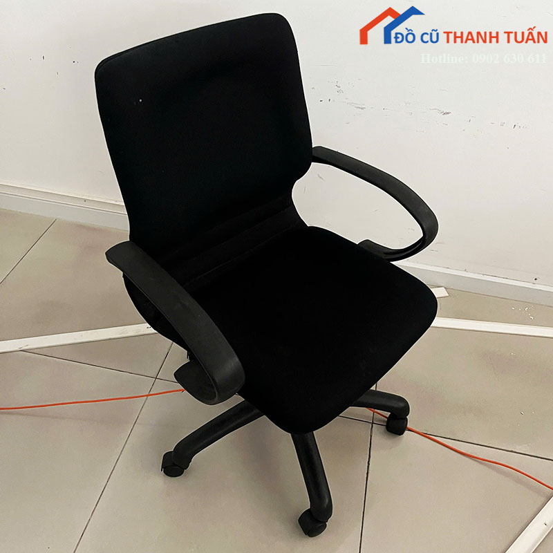 ghe-xoay-van-phong-cu-boc-vai-den-co-tay-vin-nhua-2 Ghế Xoay Văn Phòng Cũ Bọc Vải Đen Có Tay Vịn Nhựa