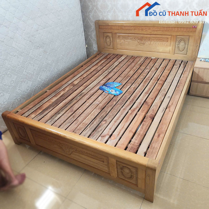 giuong-go-cu-1m6-co-dau-giuong-cham-hoa-van-1 Giường Gỗ Cũ 1m6 Có Đầu Giường Chạm Hoa Văn