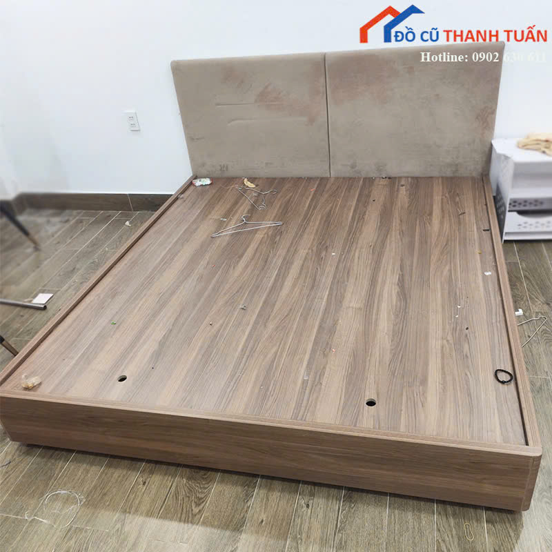 giuong-ngu-1m8-cu-co-dau-giuong-boc-nem-1 Giường Ngủ 1m8 Cũ Có Đầu Giường Bọc Nệm