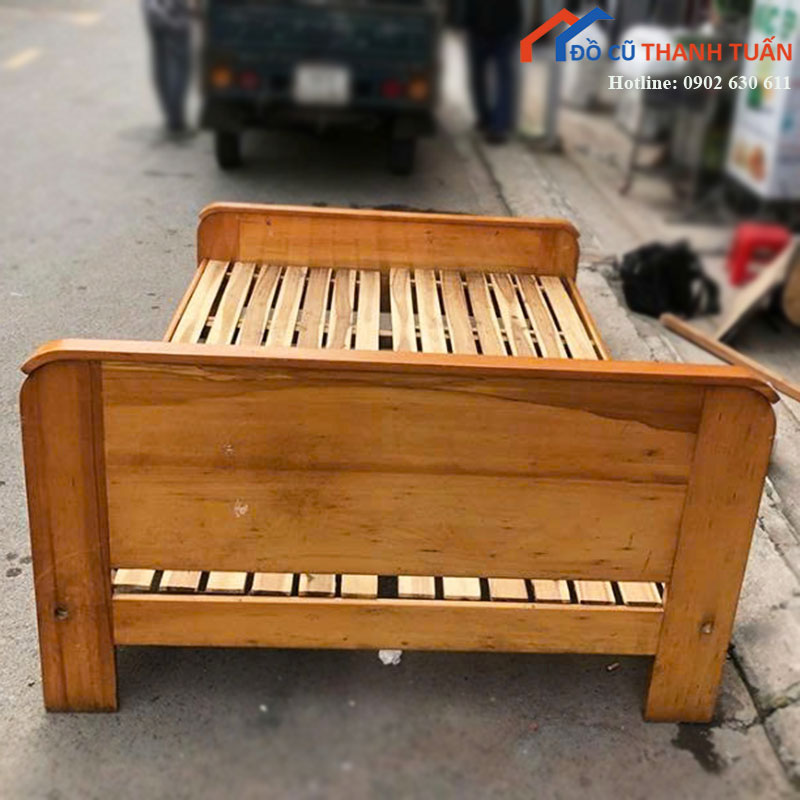 giuong-ngu-go-cu-1m4-mau-vang-nau-co-nan-1 Giường Ngủ Gỗ Cũ 1m4 Màu Vàng Nâu Có Nan