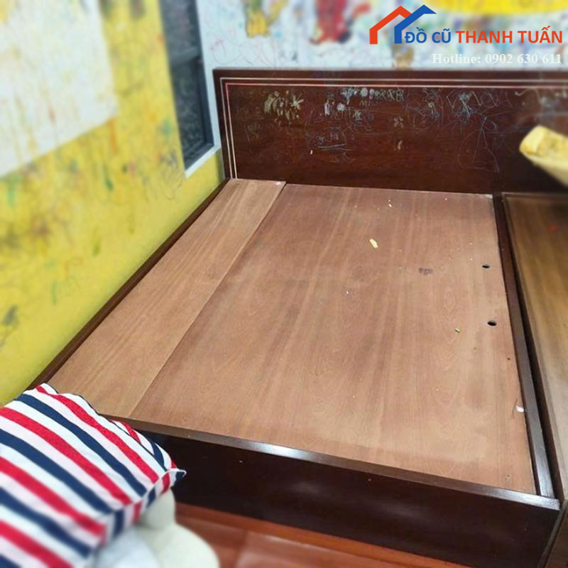 Giường Ngủ Gỗ Cũ 1m6 Màu Nâu Đậm Đầu Giường Liền Tấm