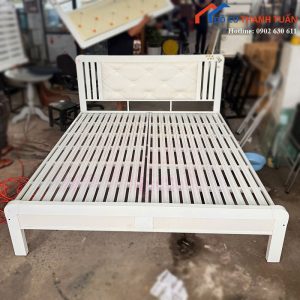 Giường Ngủ Sắt Màu Trắng Đầu Ốp Nệm 1m8 Cũ
