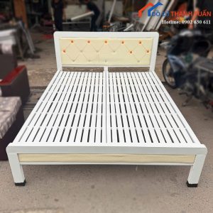 Giường Ngủ Sắt Nan Dọc Màu Trắng 1m6 Cũ