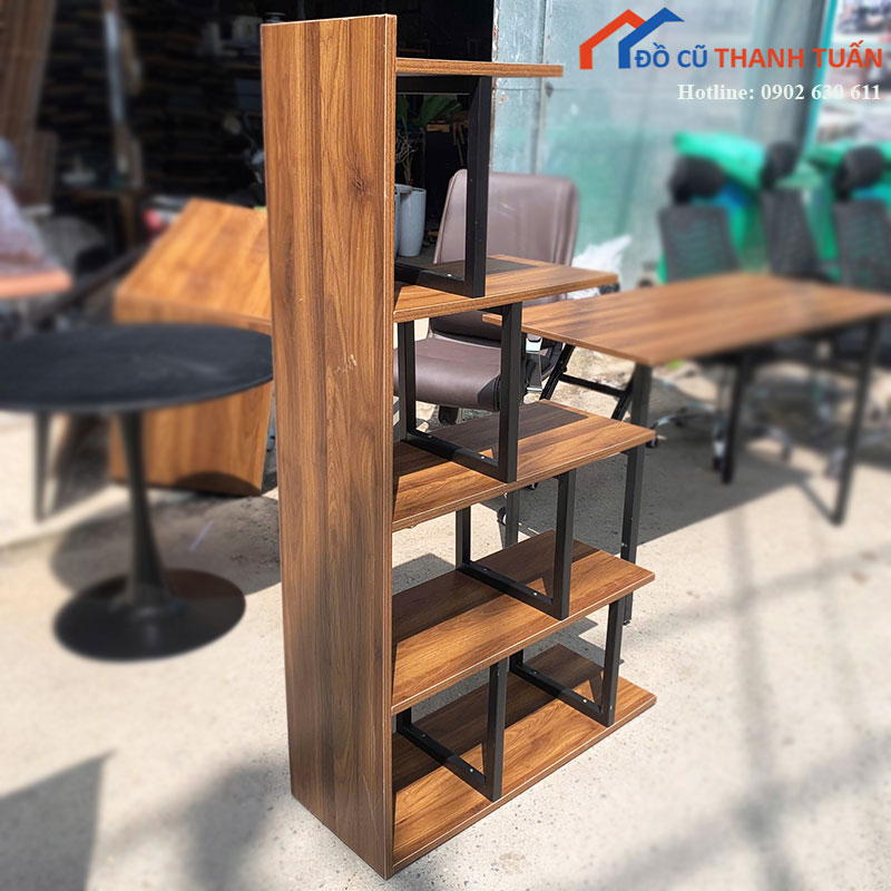ke-trang-tri-cu-5-tang-go-cong-nghiep-khung-sat-den-2 Kệ Trang Trí Cũ 5 Tầng Gỗ Công Nghiệp Khung Sắt Đen