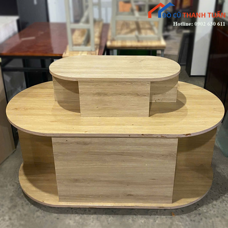 Kệ Trưng Bày Đảo Tròn 2 Tầng Cũ Vân Gỗ 1m2