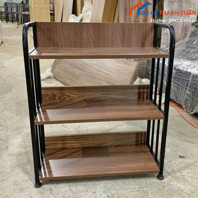 ke-trung-bay-khung-sat-mat-go-3-tang-moi-99-3 Kệ Trưng Bày Khung Sắt Mặt Gỗ 3 Tầng Mới 99%