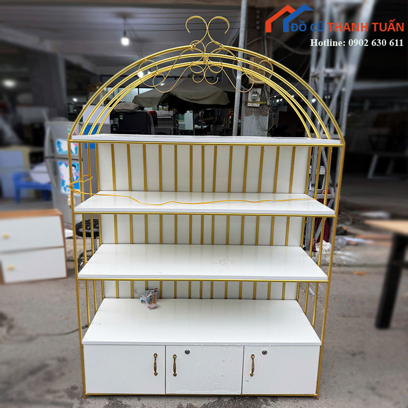 ke-trung-bay-my-pham-cu-khung-sat-son-vang-1 Kệ Trưng Bày Mỹ Phẩm Cũ Khung Sắt Sơn Vàng