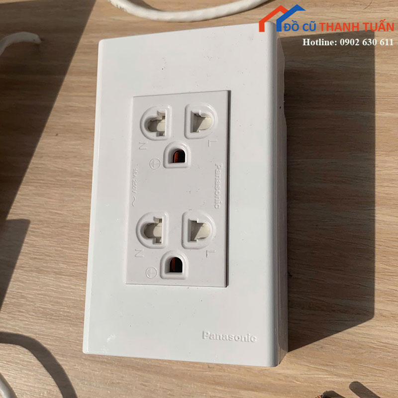 o-cam-dien-cu-mau-trang-loai-3-lo-cam-da-nang-2 Ổ Cắm Điện Cũ Màu Trắng Loại 3 Lỗ Cắm Đa Năng