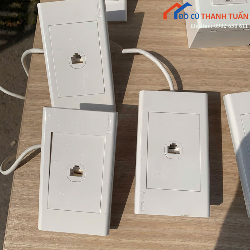 o-cam-dien-cu-mau-trang-loai-3-lo-cam-da-nang-5 Ổ Cắm Điện Cũ Màu Trắng Loại 3 Lỗ Cắm Đa Năng