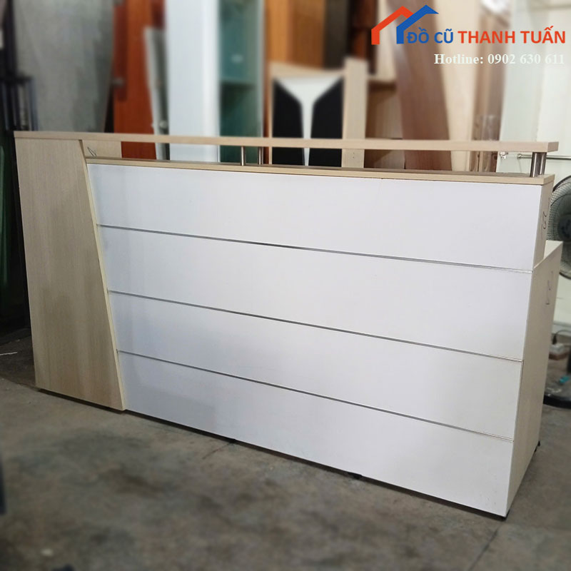 quay-le-tan-cu-2m-mau-trang-phoi-van-go-1 Quầy Lễ Tân Cũ 2m Màu Trắng Phối Vân Gỗ