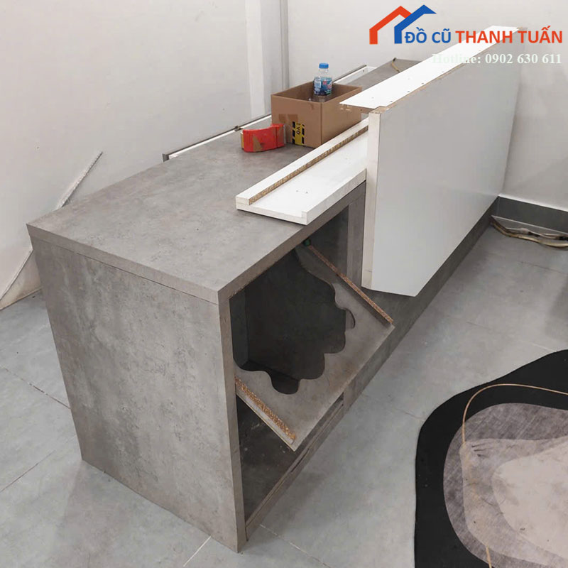 quay-le-tan-go-cong-nghiep-hien-dai-moi-90-2 Quầy Lễ Tân Gỗ Công Nghiệp Hiện Đại Mới 90%