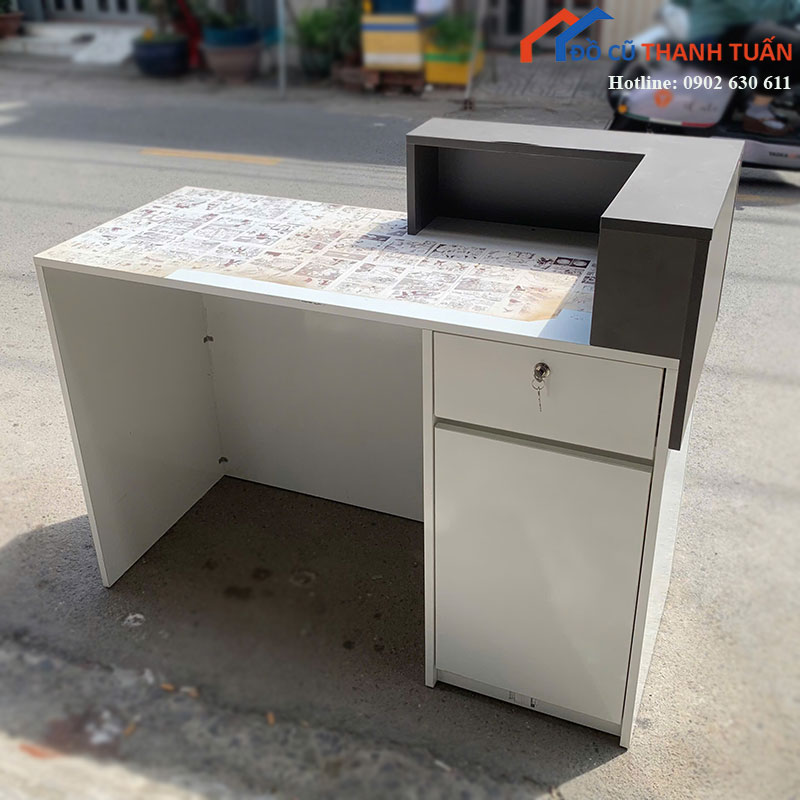 quay-thu-ngan-cu-phoi-mau-trang-xam-hien-dai-3 Quầy Thu Ngân Cũ Phối Màu Trắng Xám Hiện Đại
