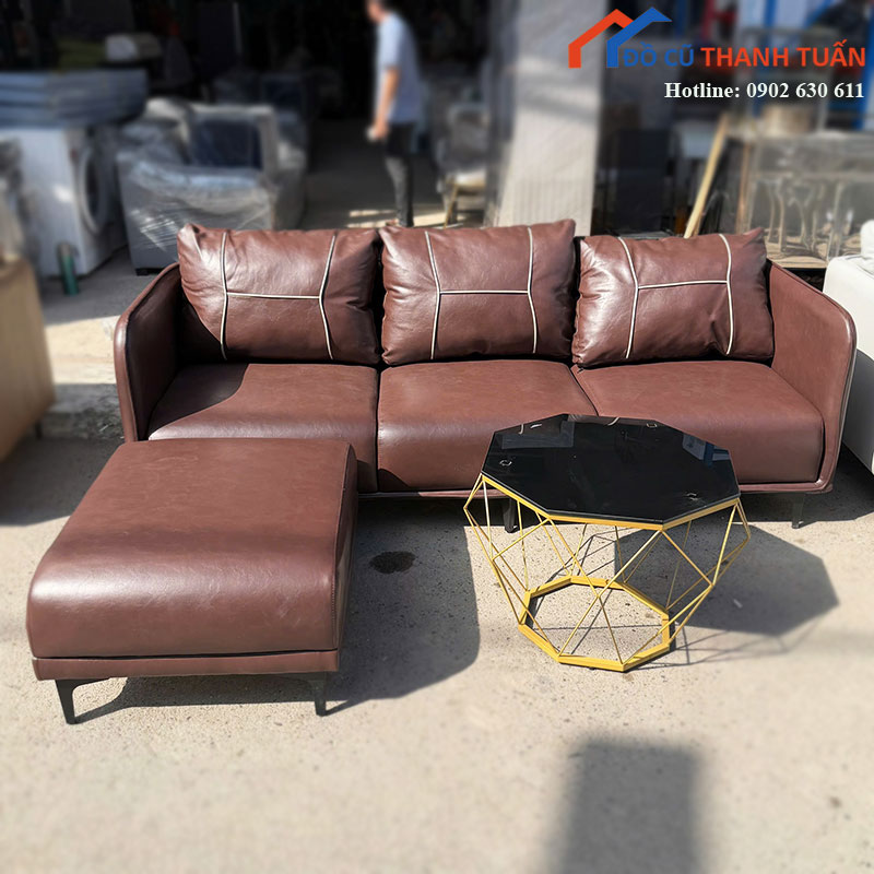 sofa-bang-boc-da-kem-don-va-ban-tra-kinh-moi-99 (2) Sofa Băng Bọc Da Kèm Đôn Và Bàn Trà Kính Mới 99%