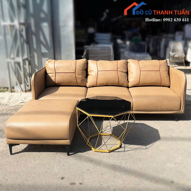 sofa-bang-boc-da-kem-don-va-ban-tra-kinh-moi-99 (7) Sofa Băng Bọc Da Kèm Đôn Và Bàn Trà Kính Mới 99%