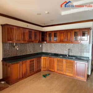 Tủ Bếp Gỗ Cũ Chữ L Màu Nâu Đỏ Nhiều Ngăn