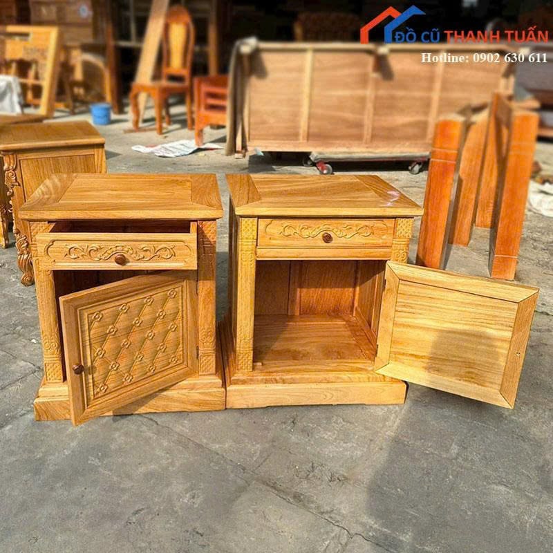 tu-dau-giuong-go-moi-99-mau-vang-nau-cham-khac-hoa-van-2 Tủ Đầu Giường Gỗ Mới 99% Màu Vàng Nâu Chạm Khắc Hoa Văn